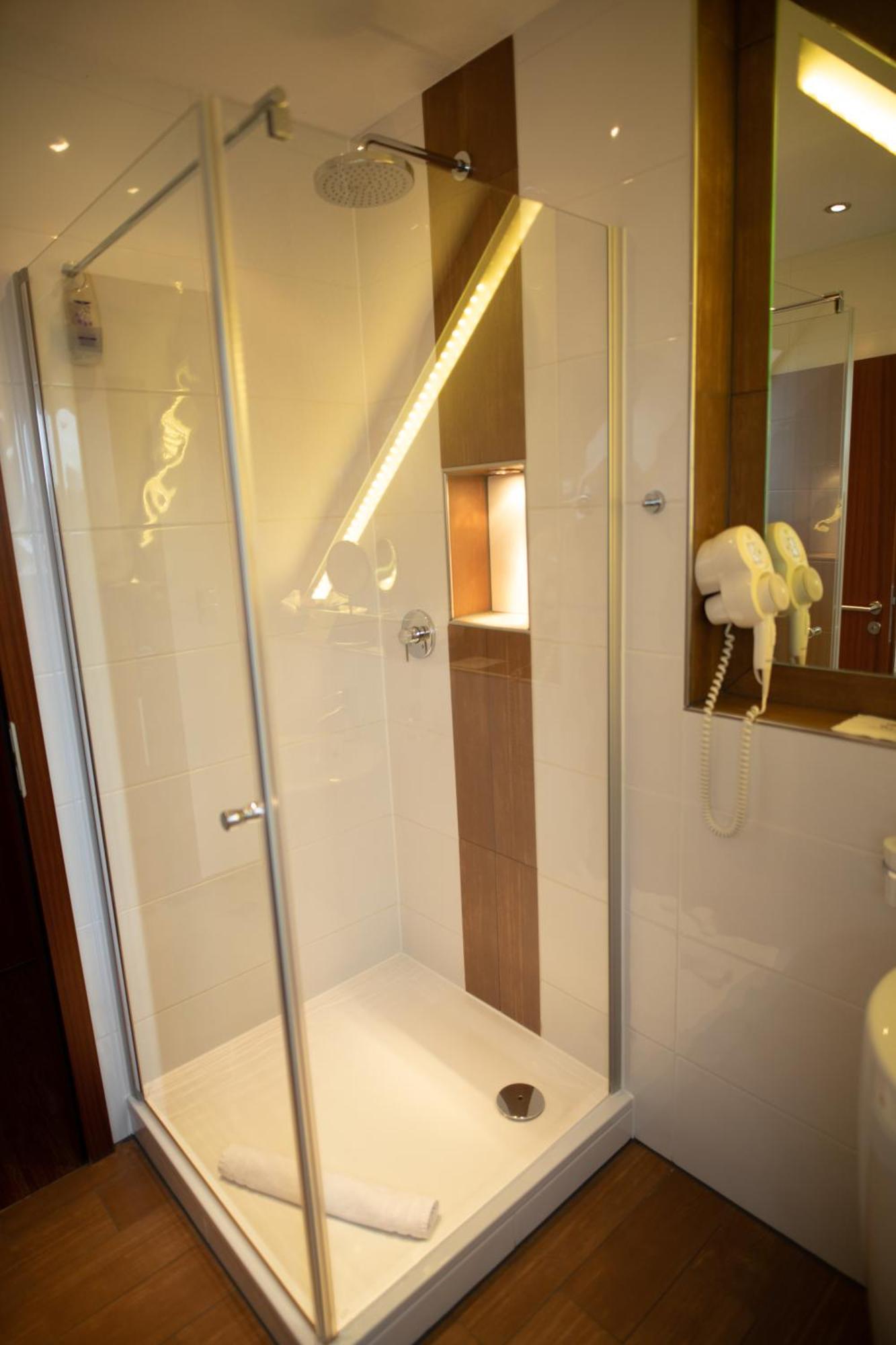 Hotel Vier Jahreszeiten Husum  Esterno foto
