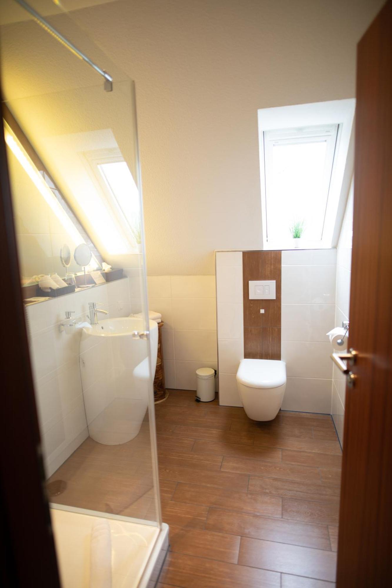 Hotel Vier Jahreszeiten Husum  Esterno foto